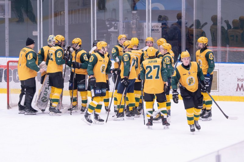 V utk�n� pln�m zvrat� usp�li junio�i proti Warriors v n�jezdech