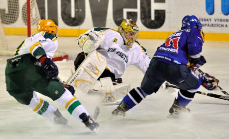 Ice Breakers: A kletba trv dl 