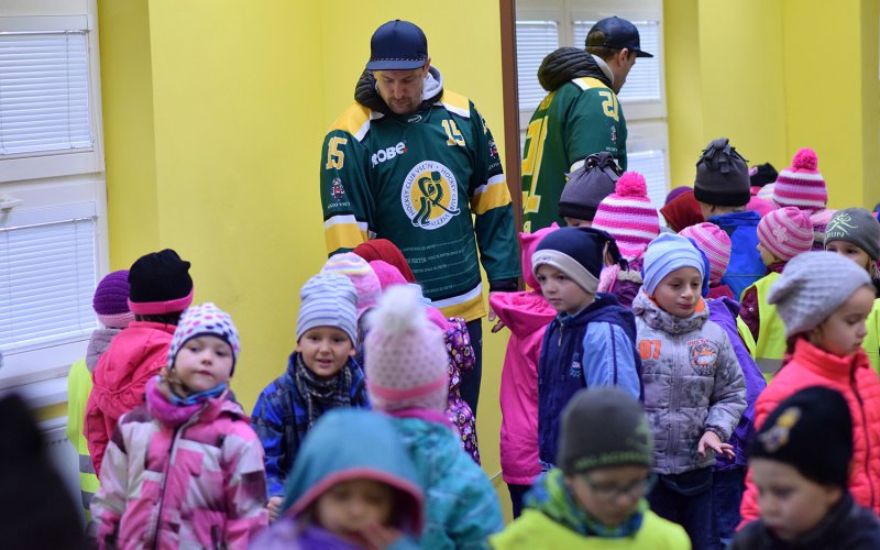 Lapa se otevel dtem, hokejisty navtvilo pes dv st pedkolk