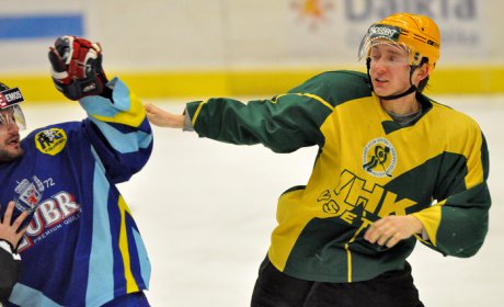 PLAY OFF ICE BREAKERS #1: Valai se rvali a do samho zvru. V tom ale inkasovali