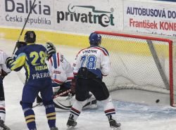 Po dvou zpasech vhra, Perov doma zdolal Karvinou