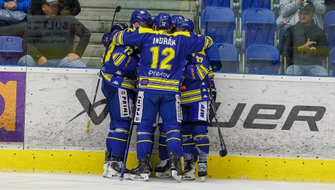 Poprv bhem listopadu doma: tvrt Zubry prov devt Horck Slavia Teb