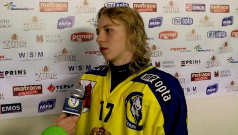 Vl za Olomouc i Perov. Je to fajn, e si mu zahrt vce zpas, k Daniel Indrk