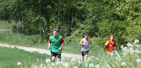 Do cíle dalšího kola míří Ondřej Malec, Tomáš Ficenc a Ondřej Pěška. - 150512_trenink_beh