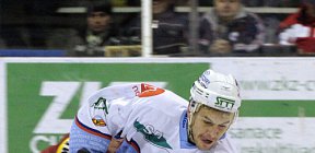 V akci jeden z chomutovských útočníků. - Chomutov Dukla Jihlava