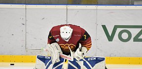 Ondřej Štěbeták se rozcvičuje - dorost Pardubice