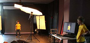 Patrik Křížek fotil kolekci triček pro předškoláky a nejmenší školáky. - Foceni_eshop