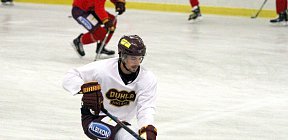 Martin Osmík při práci s pukem - Martin Osmík při práci s pukem