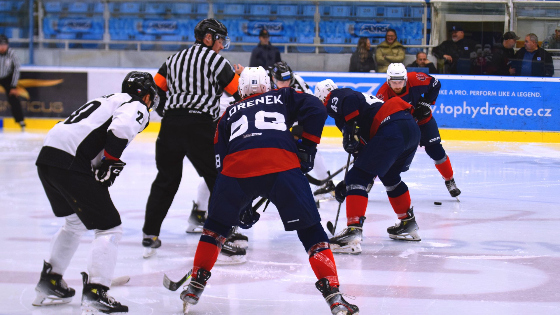 Přijede lídr tabulky! Zastaví Ďáblové dominantní AZet?