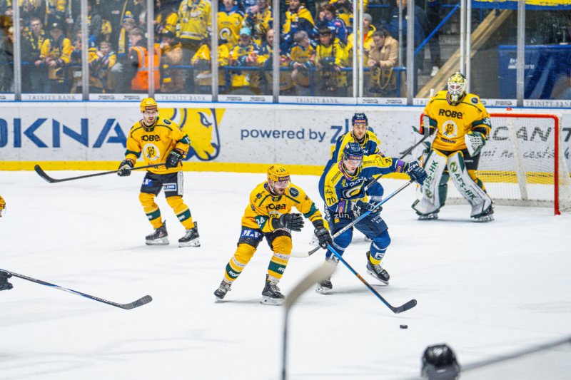 Vsetnt otoili nepzniv stav a uspli v derby 