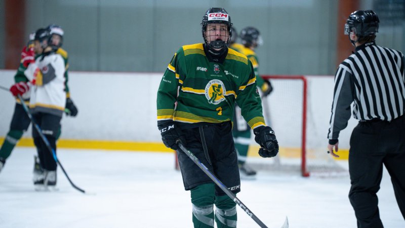 DOR: Pauza nm nehrla do karet, tu Man. Vrtit se mus tmovost a bojovnost