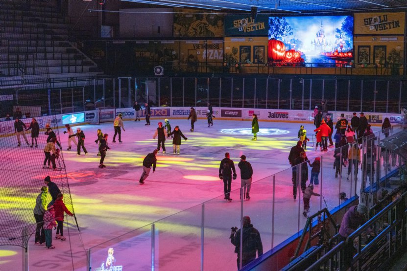 OBRAZEM: Na Lapai se pomhalo halloweenskm bruslenm, skonila i aukce sportovnch artefakt 