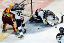 Situace před gólem Dušana Devečky. - Dušan Devečka Dukla Jihlava Kladno