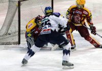 Michael Frolík srovnává stav na 1:1. - Michael Frolík Dukla Jihlava Rabat Kladno