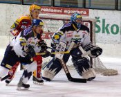 Před Zdeňkem Orctem stíní Michal Jeslínek. - Michal Jeslínek Zdeněk Orct Dukla Jihlava Rabat Kladno