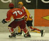 Ondra Polák se snaží prodrat dopředu. - Ondřej Polák Dukla Jihlava Hradec Králové