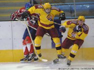 Srážka u mantinelu. - Junioři Dukla Jihlava Pardubice