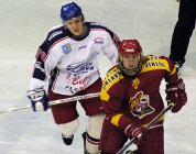 V akci Adam Pometlo. - Junioři Sareza Ostrava Dukla Jihlava