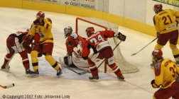 Jihlavané se snažili Lukáši Danečkovi clonit jak to jen šlo. - Dukla Jihlava Prostějov