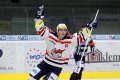 Libor ulk se raduje z premirovho extraligovho glu, kter vstelil v oslaben a vyrovnal jm na prbnch 1:1