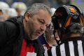 Hostujc trenr Miroslav Barus v diskuzi s rozhodm