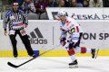 Roman ervenka proti Pardubicm v prvnm duelu za Pirty na branku nevystelil