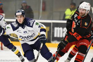 Dra doup stle nedobyto! umperk uhjil domc prosted i proti Plamenm