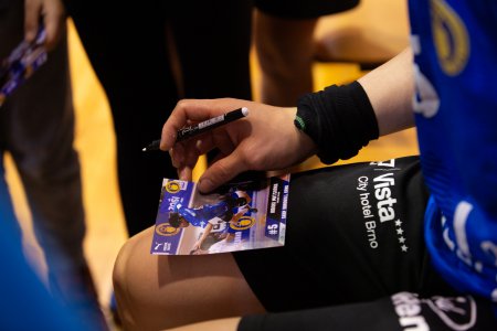 Semifin�le �P: SKKP Handball Brno vs. HCB Karvin�