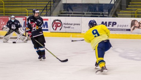 Dorost vce ne tyicet minut sahal po bodovm zisku. AZ ho zlomil tetm glem