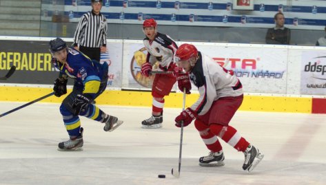 Prvn leton juniorsk derby patilo Zubrm, z ledu Jestb si Perov odvezl ti body