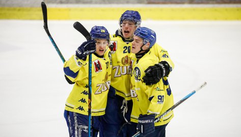 Obrat je na svt! Junioi po boji zvldli klov zpas a postoupili do semifinle