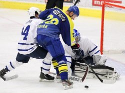 Dal�� p��sun bod� je z ledu Nov�ho Ji��na, Zub�i rozhodli utk�n� ve t�et� t�etin�