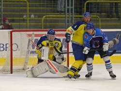 Z ledu Bobr� veze p�erovsk� t�m v�t�zstv�, na skalp soupe�e sta�ily dva g�ly